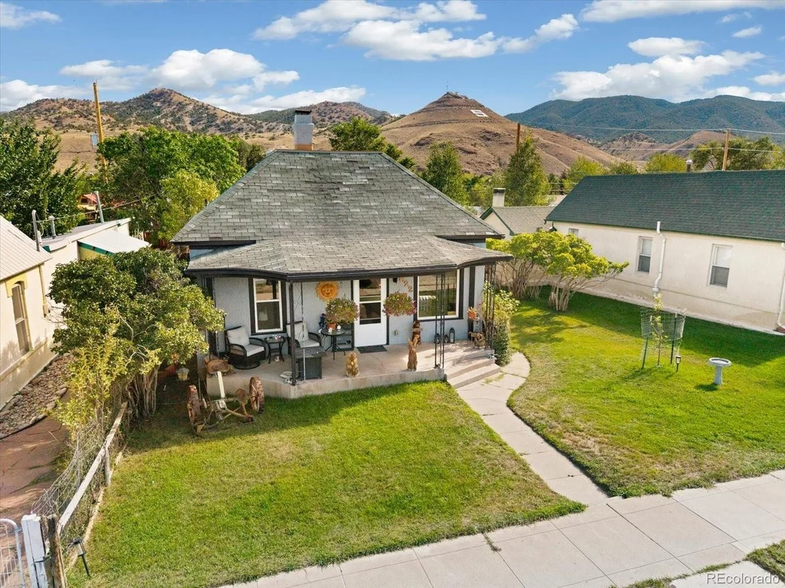 Photo of 622 W 2nd St
