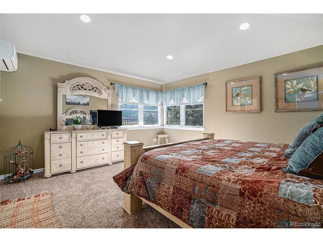 Photo of 445 Skyline Dr