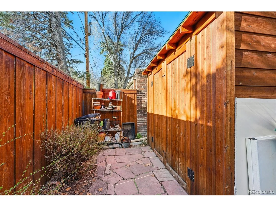 Photo of 1645 Locust St