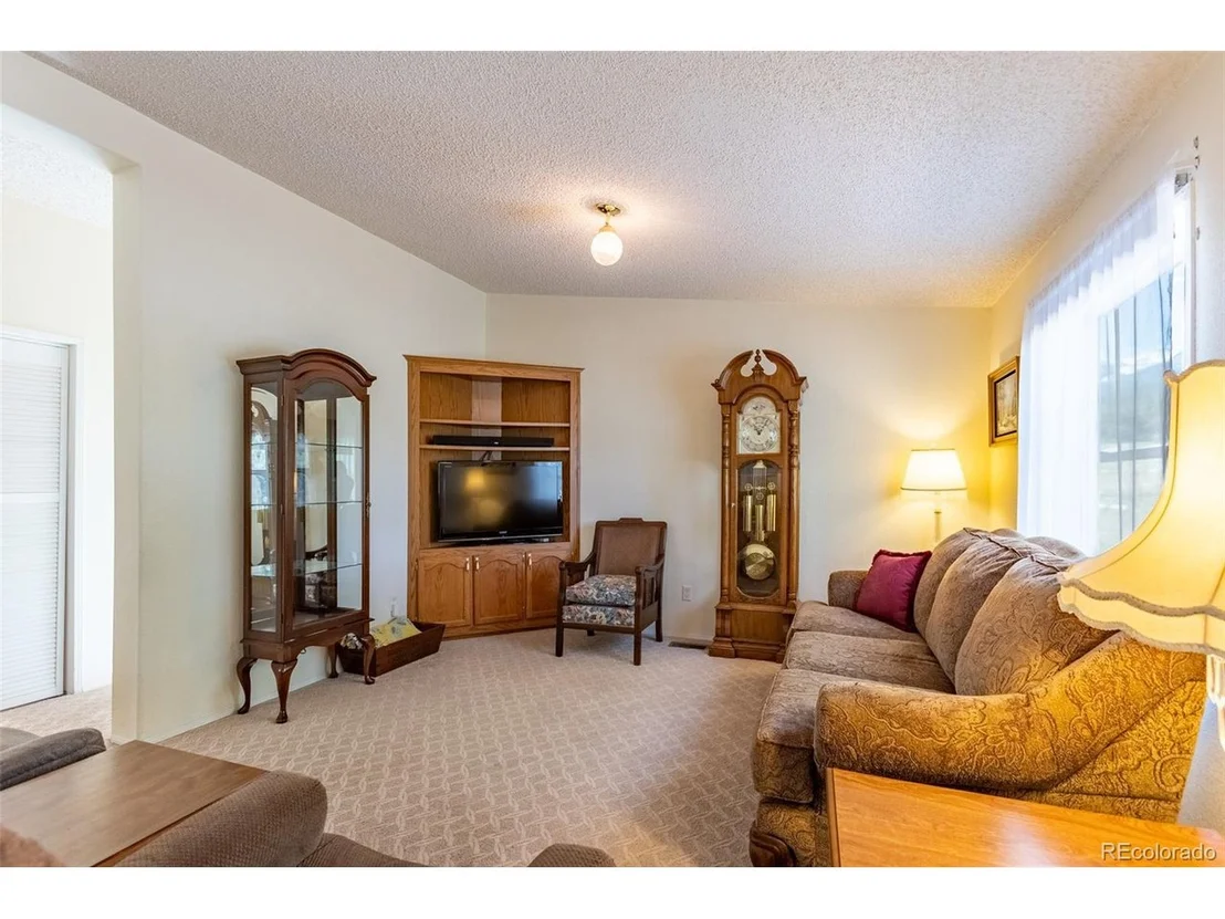 Photo of 246 Loop Dr