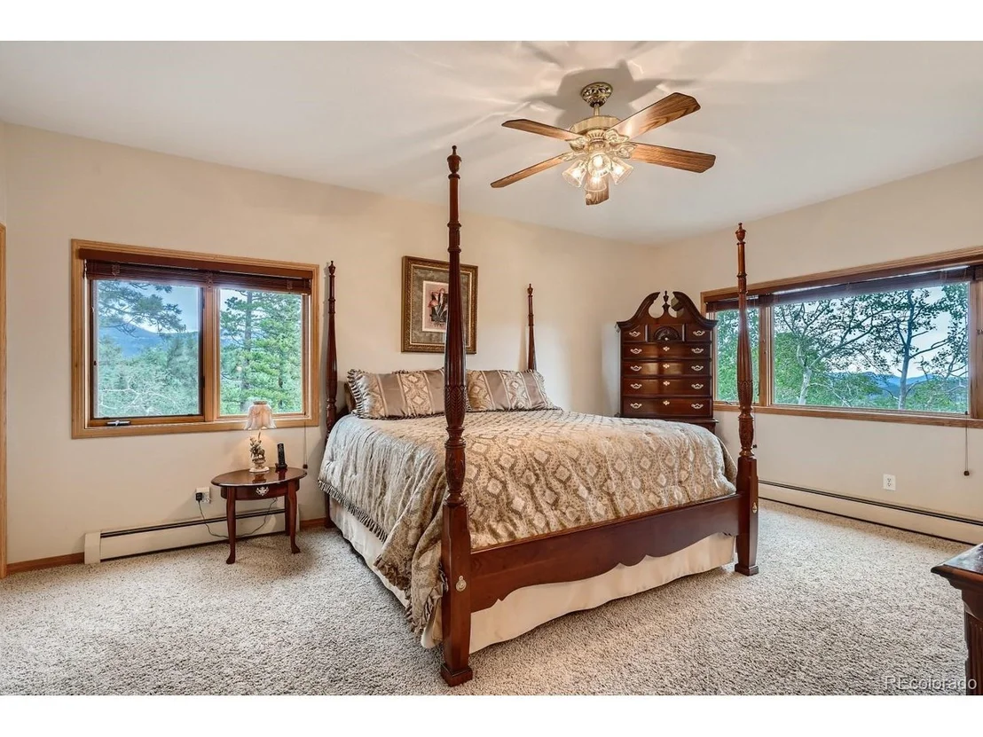 Photo of 1302 Royal Ridge Dr