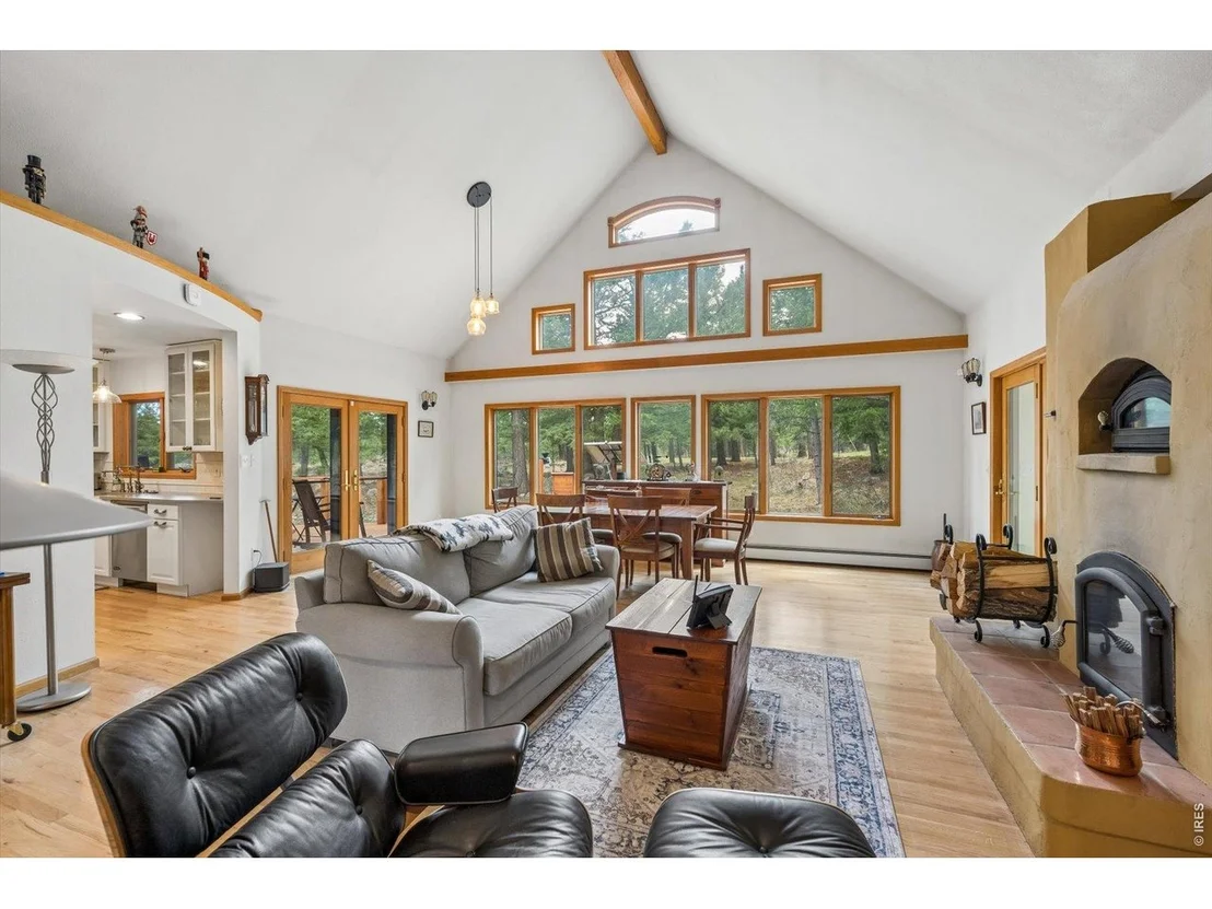 Photo of 733 Lakeshore Dr