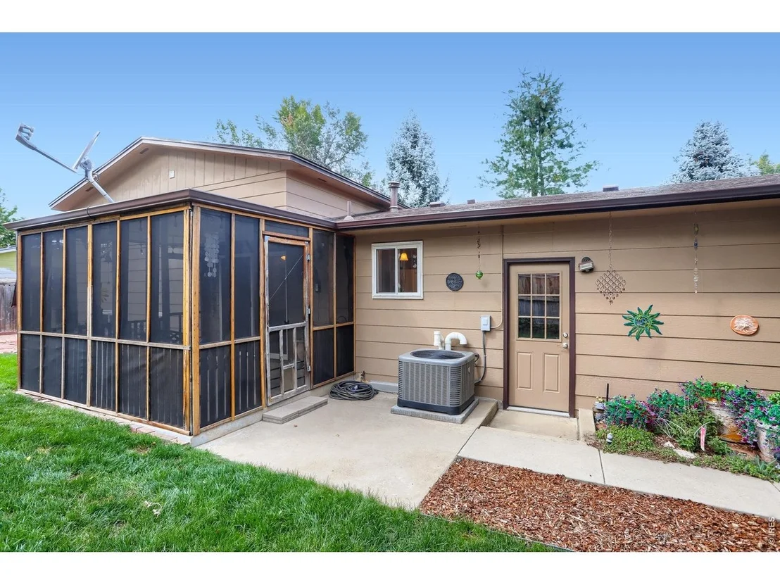 Photo of 409 E Saint Clair Ave