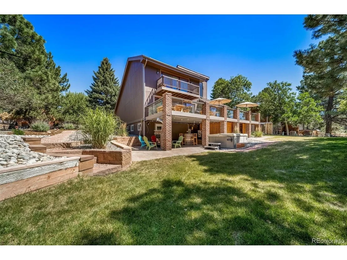 Photo of 8238 Lakeshore Dr