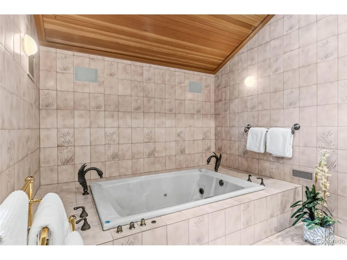 Photo of 204 Clover Ln