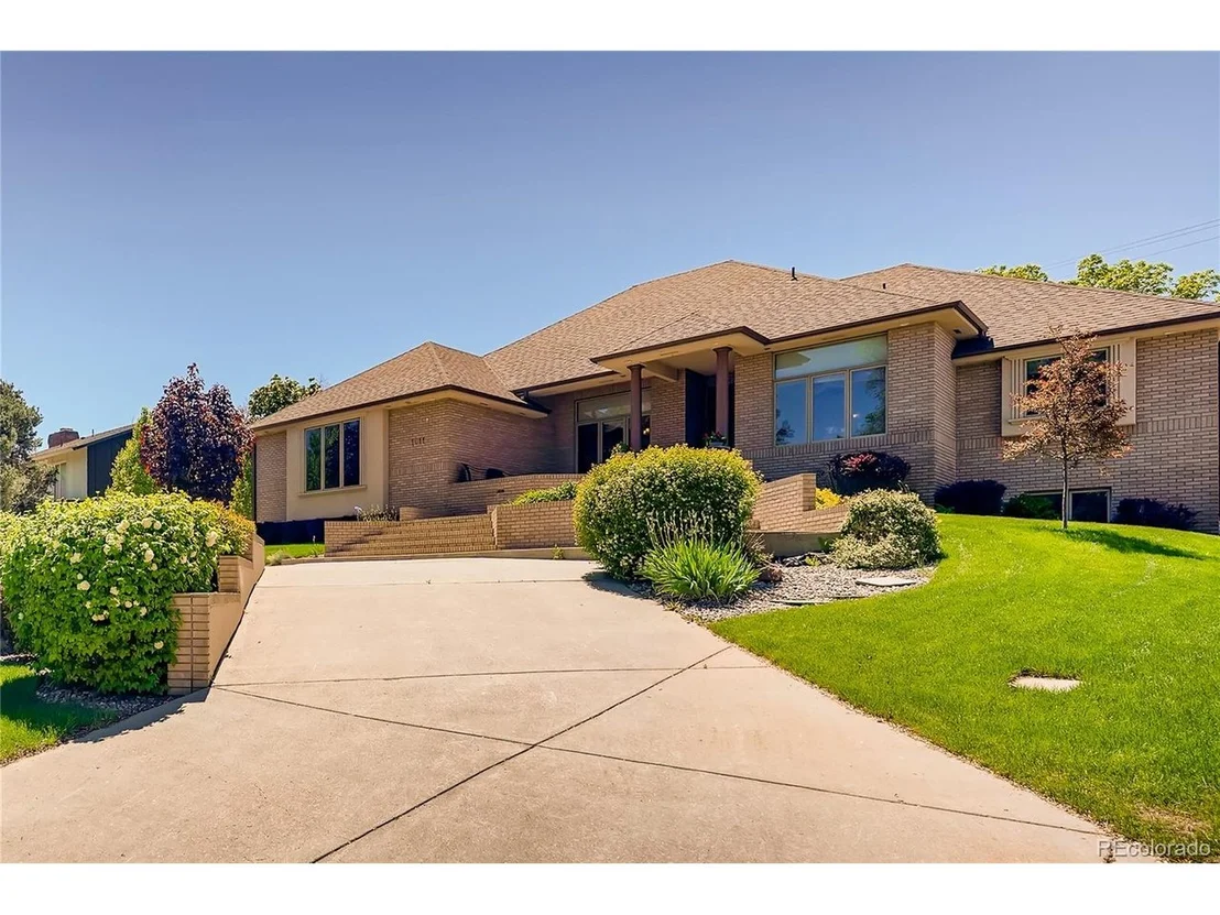 Photo of 1011 47th Ave