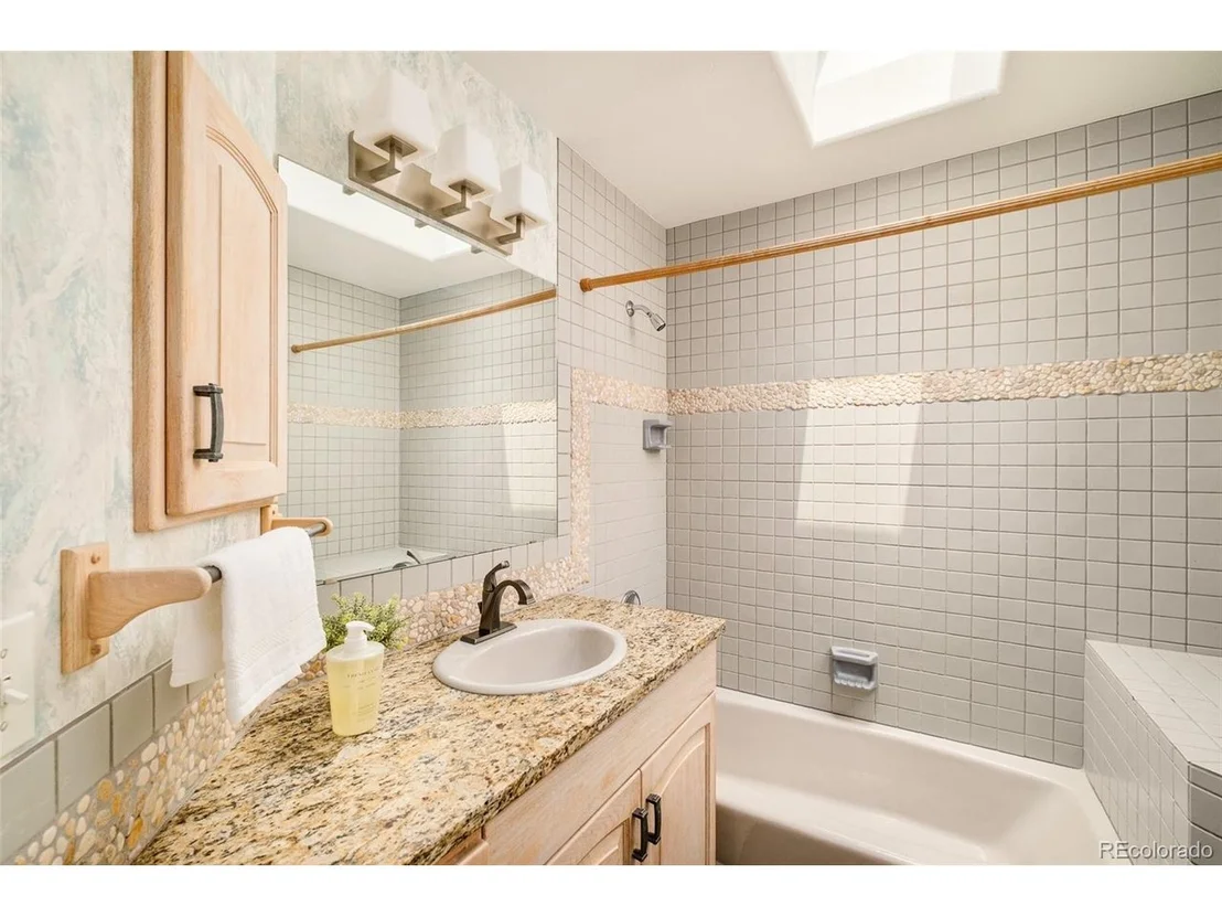 Photo of 1127 Juniper Ave