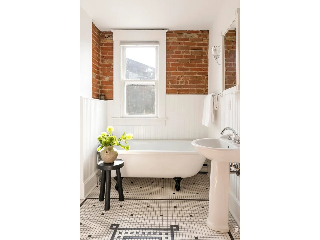 Photo of 805 Dewey Ave