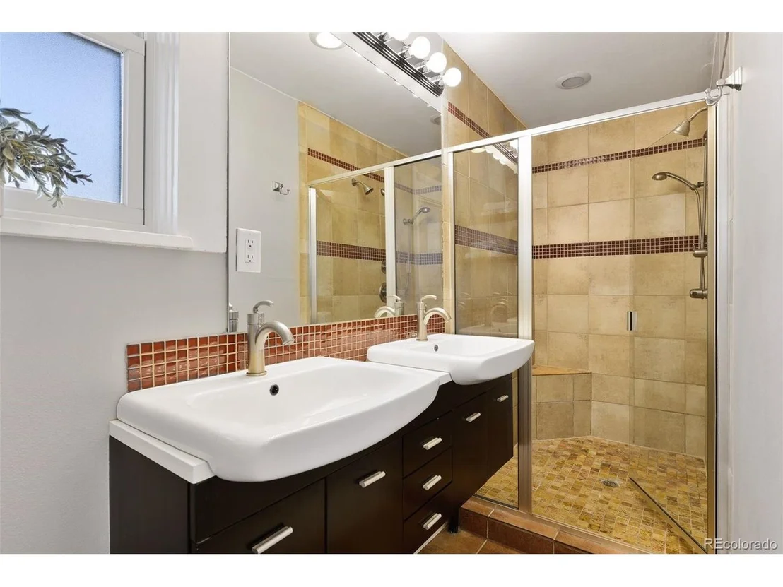 Photo of 1601 Steele St
