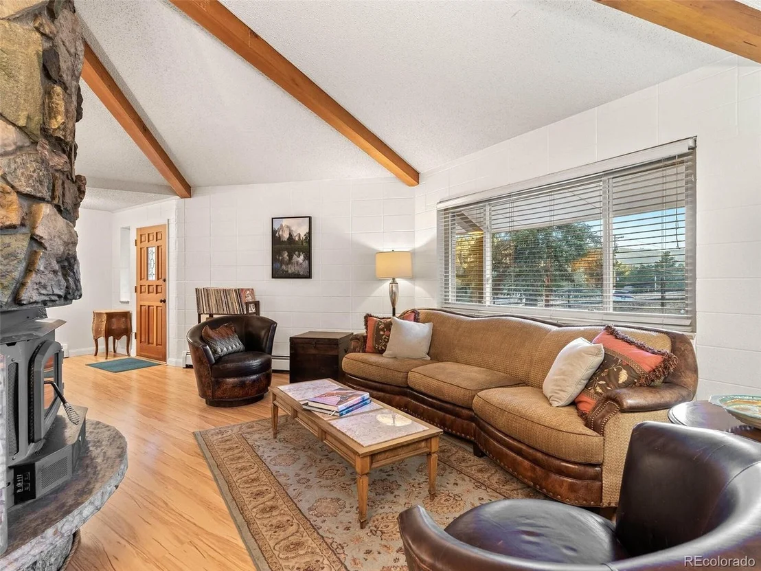 Photo of 19377 Hill Dr