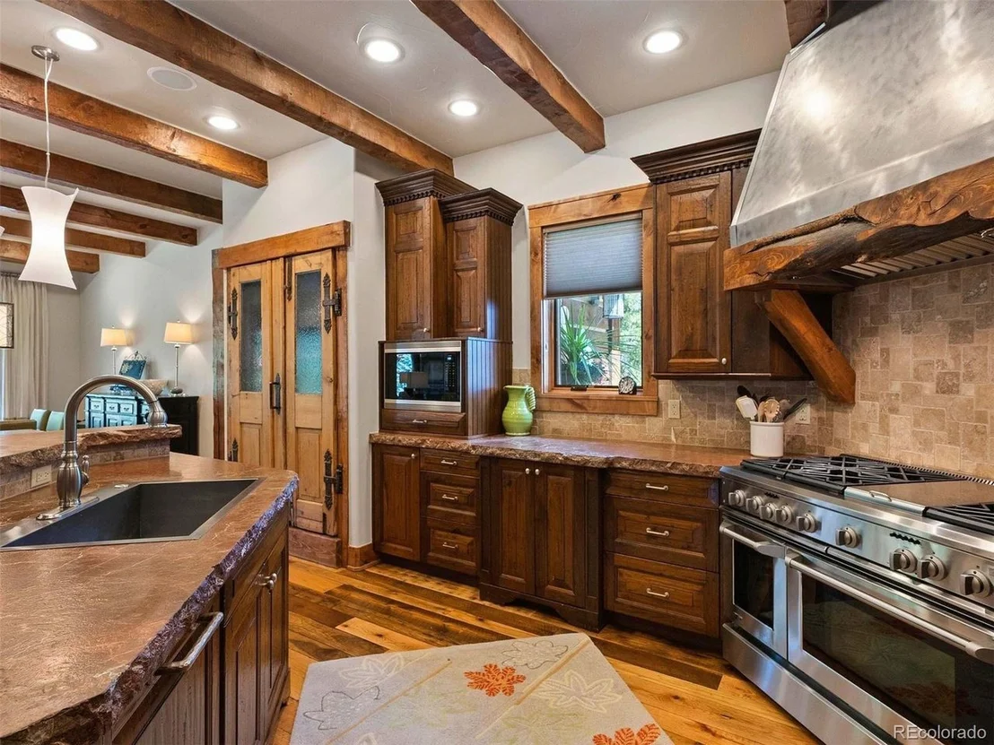 Photo of 9141 Mountain Ranch Rd