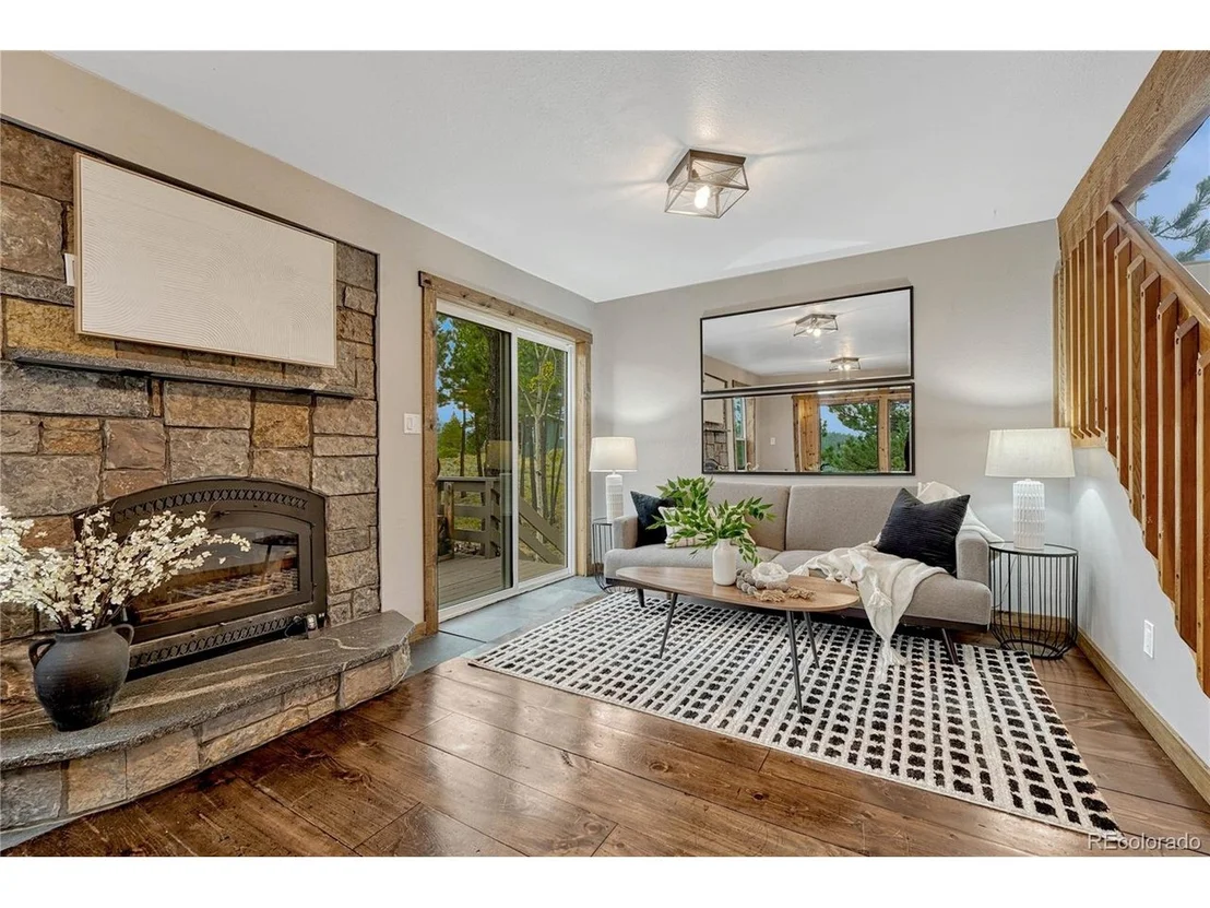 Photo of 19 E Pine Dr