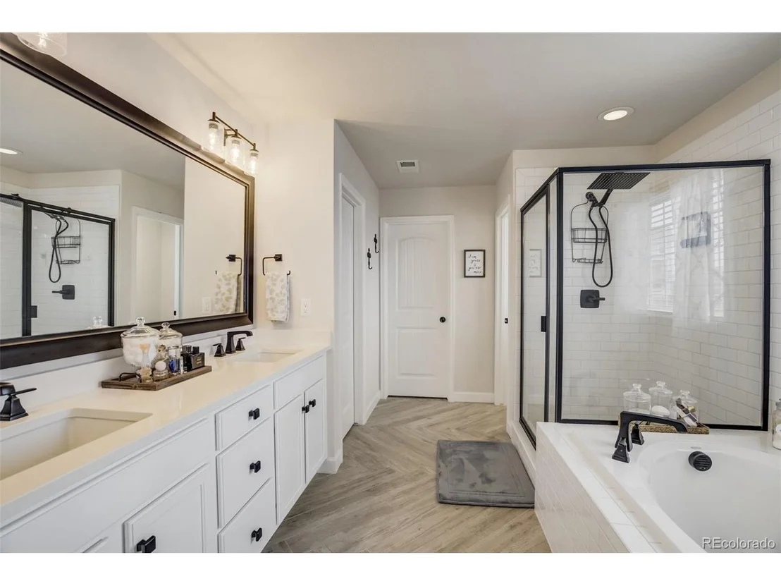 Photo of 5059 Ditmars Ln