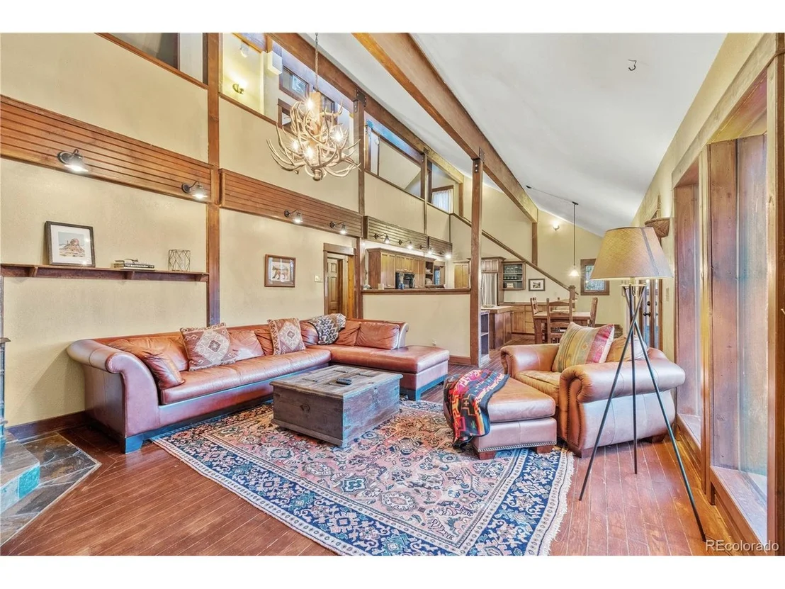 Photo of 2222 Lions Lane