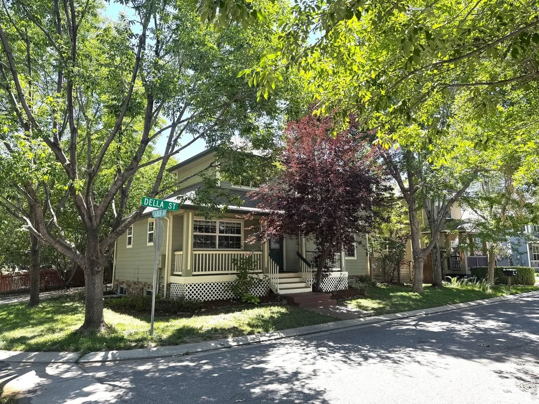 Photo of 1202 Della St