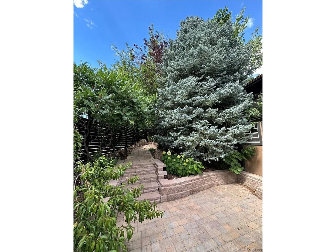 Photo of 7454 Queen Cir