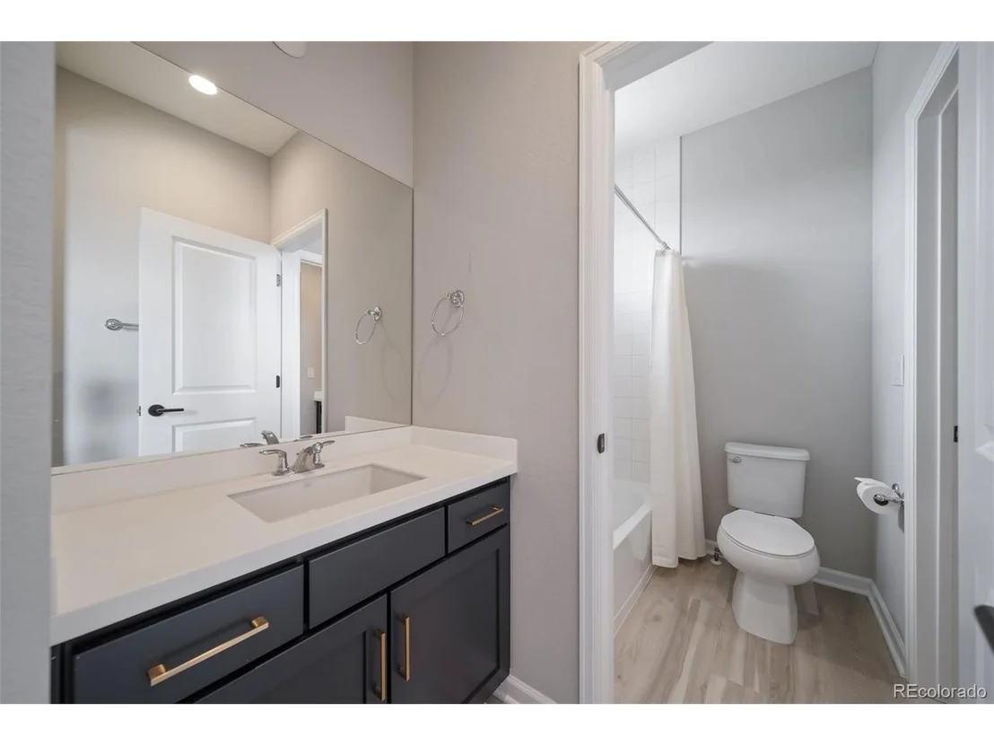 Photo of 5699 Amarosa Dr