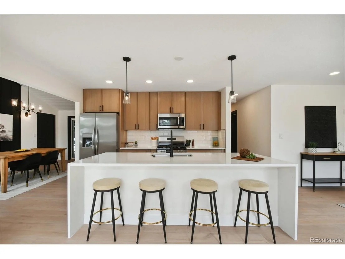 Photo of 605 W Easter Pl