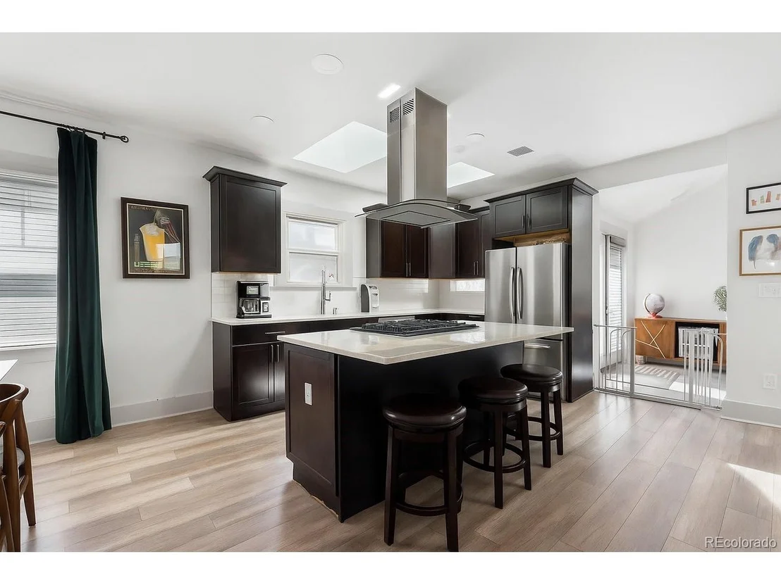 Photo of 561 Cook St
