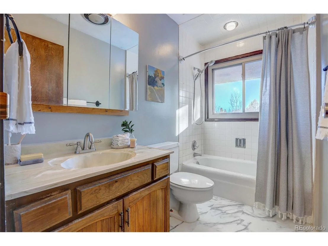Photo of 155 Pinon Cir