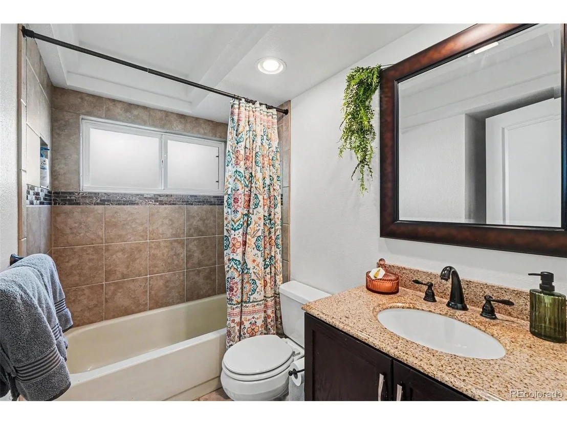 Photo of 9875 Iris St