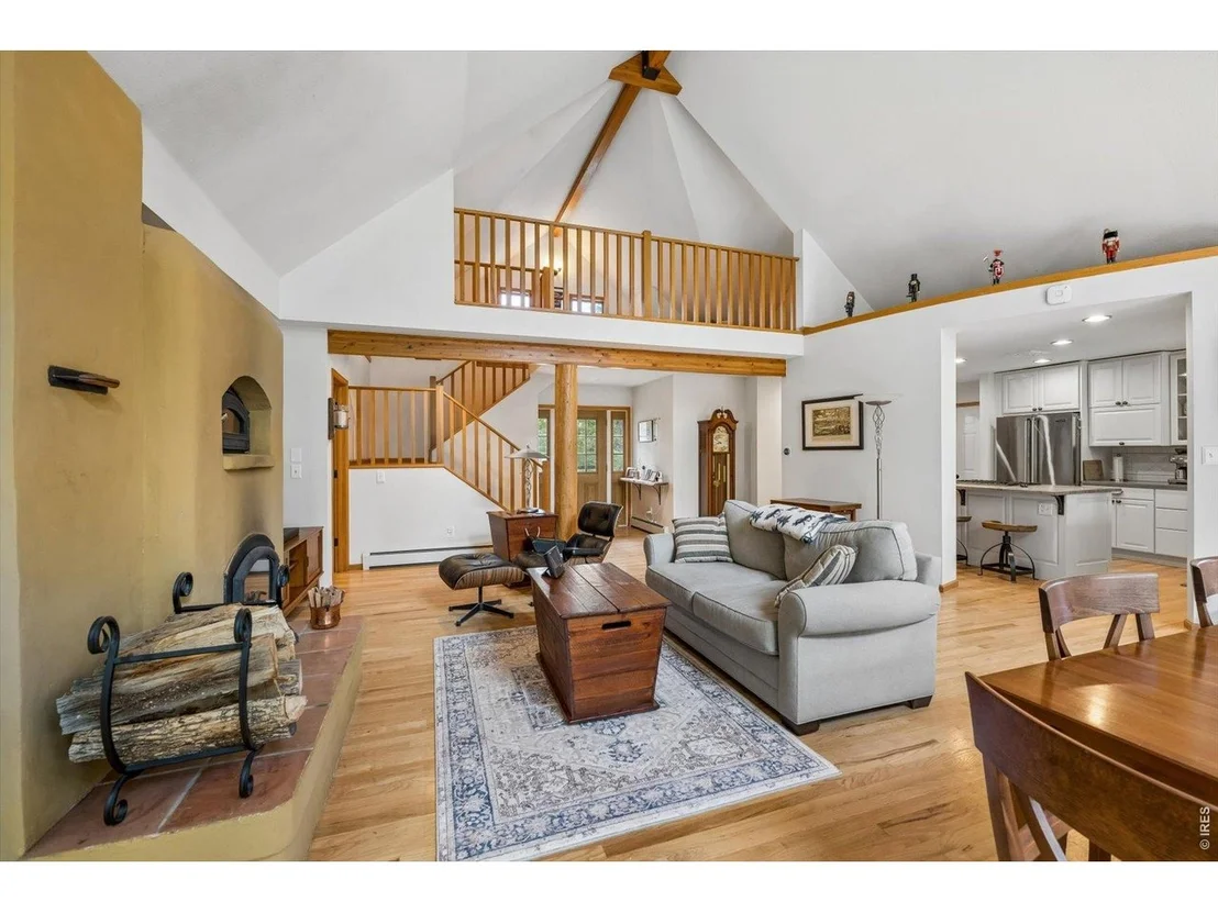 Photo of 733 Lakeshore Dr