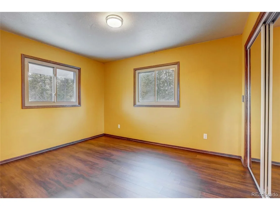 Photo of 155 Pinon Cir