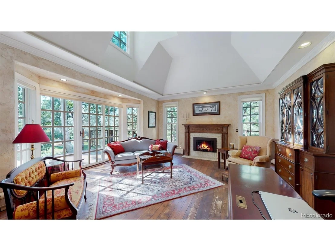 Photo of 424 Red Deer Rd