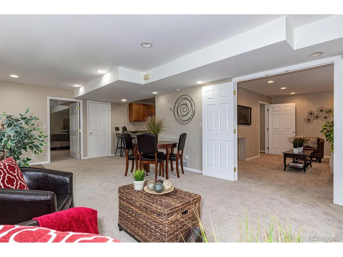 Photo of 2025 Maples Pl