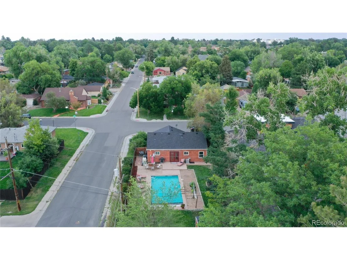 Photo of 995 Elm St