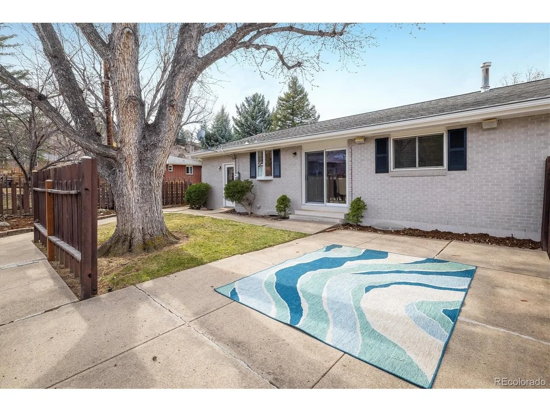 Photo of 350 Auburn St