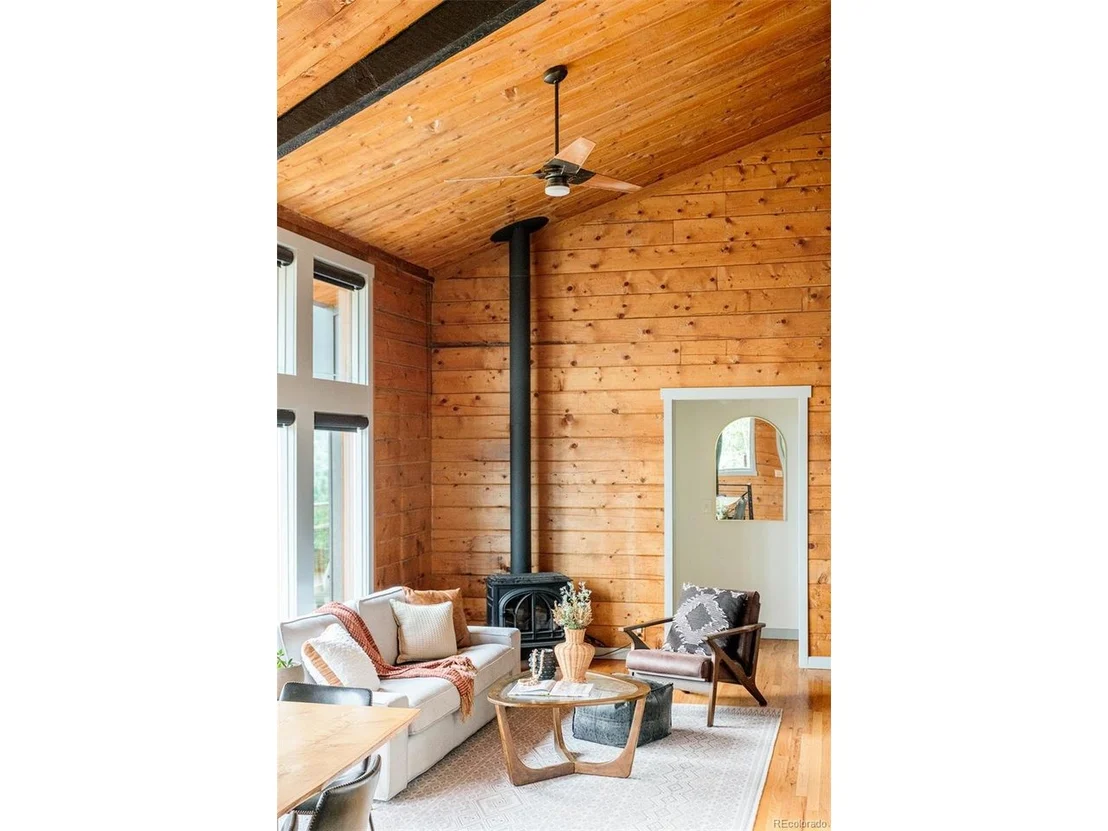 Photo of 1414 Mountain Pines Rd