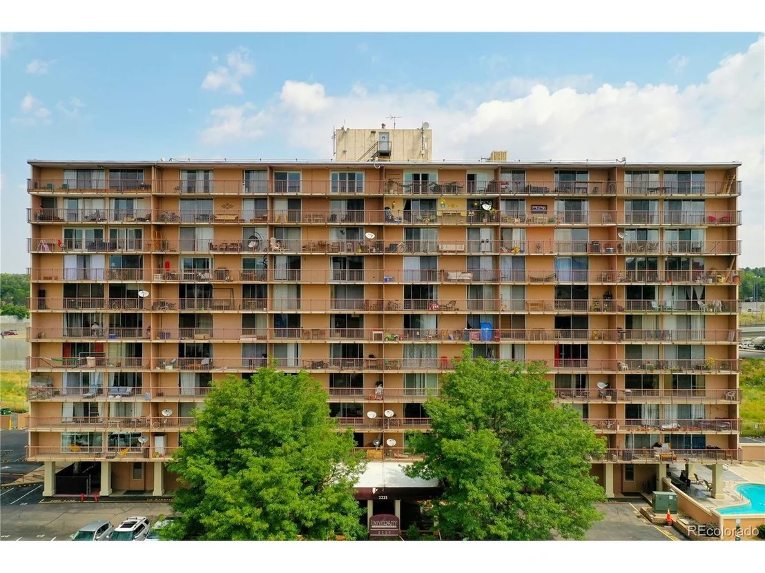 Photo of Unit 511 at 2225 Buchtel Blvd
