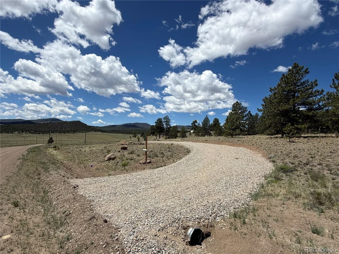 Photo of 595 Bridle Path