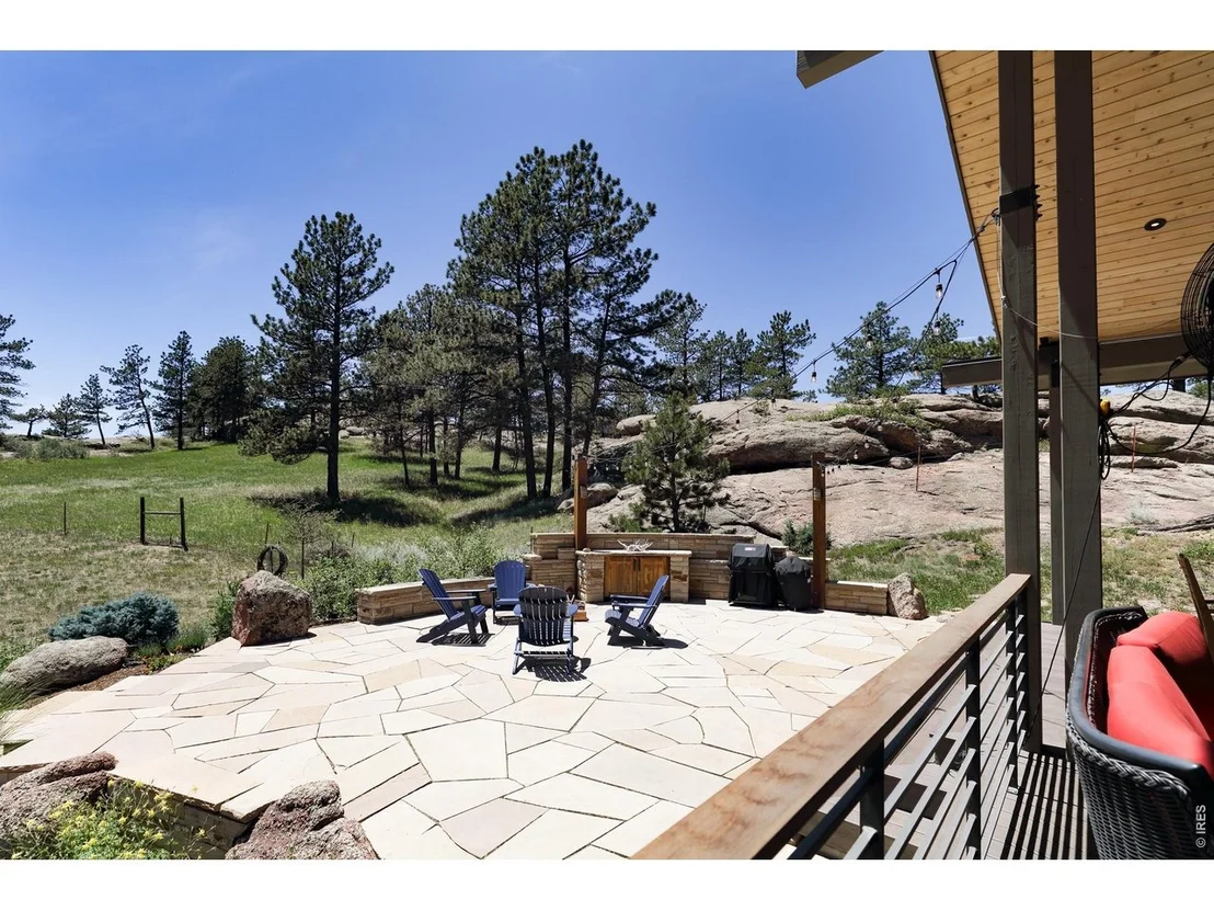 Photo of 300 Colard Ln