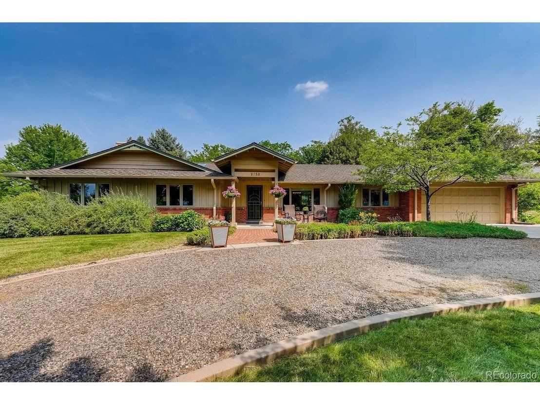 Photo of 2750 Howell Rd