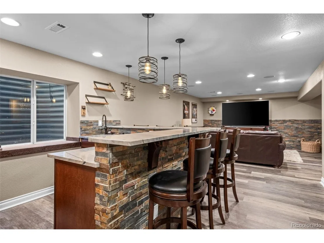 Photo of 5565 Southwind Cir
