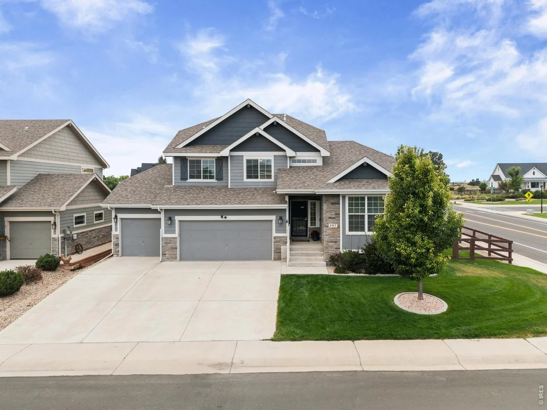 Photo of 897 Shade Tree Dr