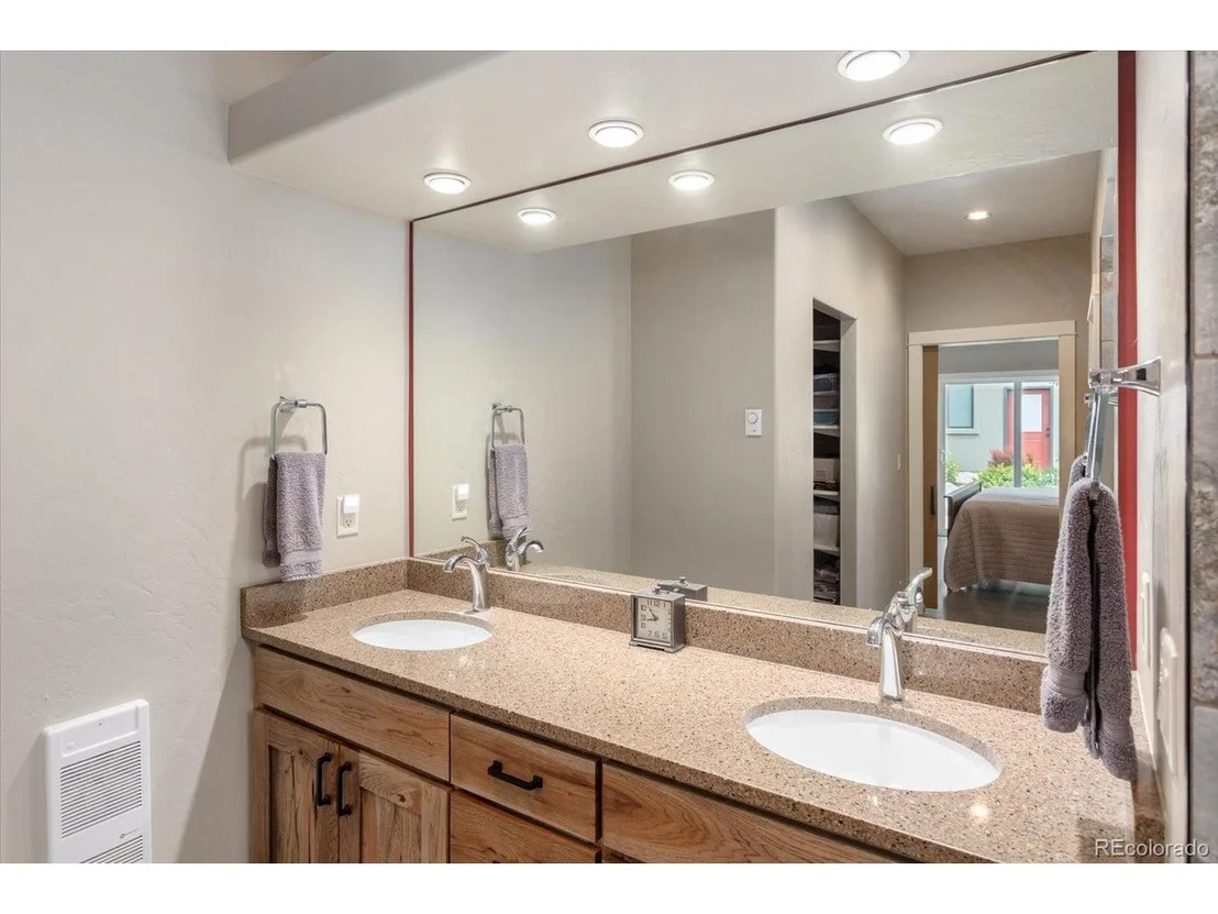 Photo of 539 W 2nd St