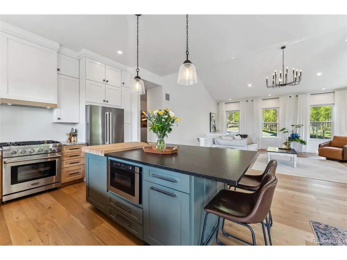 Photo of 372 Park View Dr