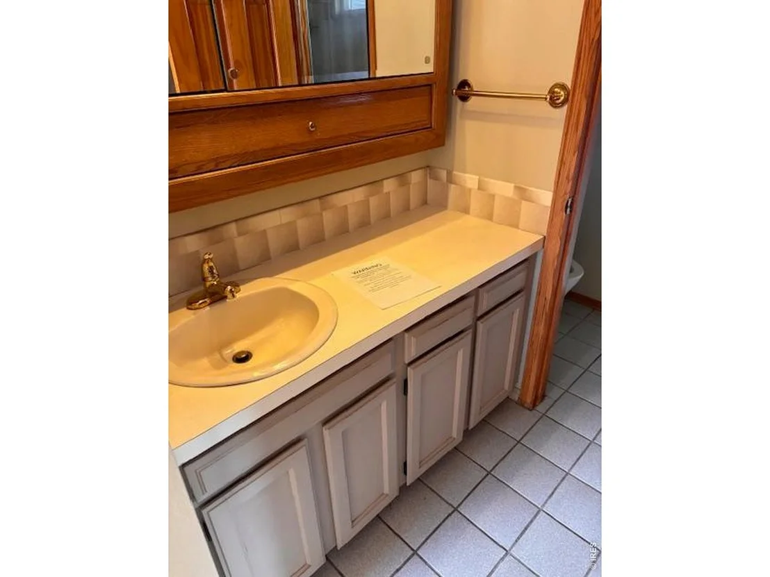 Photo of 3331 Lakeview Cir