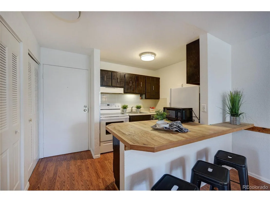 Photo of Unit J35 at 3250 Oneal Cir