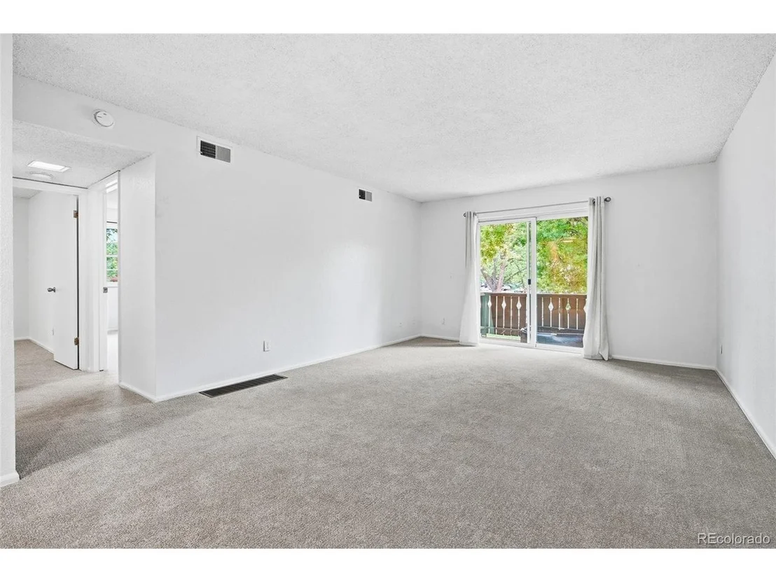 Photo of Unit LL10 at 3250 Oneal Cir