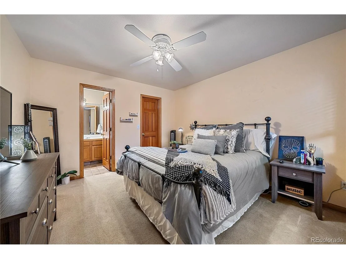 Photo of 28384 Kinnikinnick Rd