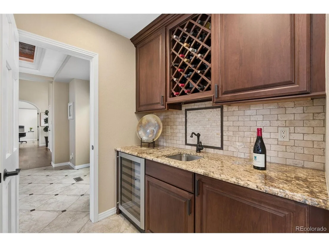 Photo of 8571 Colonial Dr
