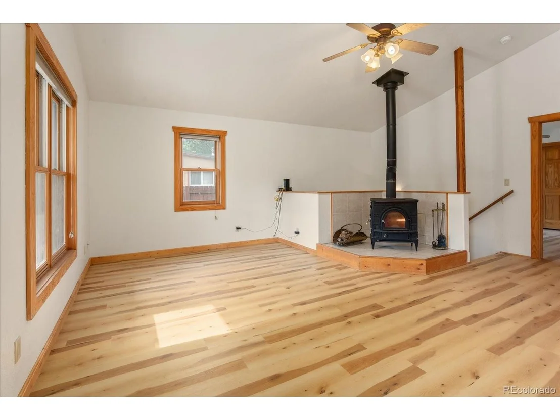 Photo of 734 W 2nd St