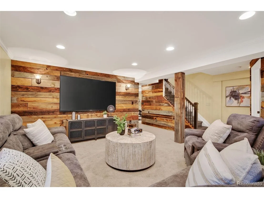 Photo of 6114 Devinney Ct