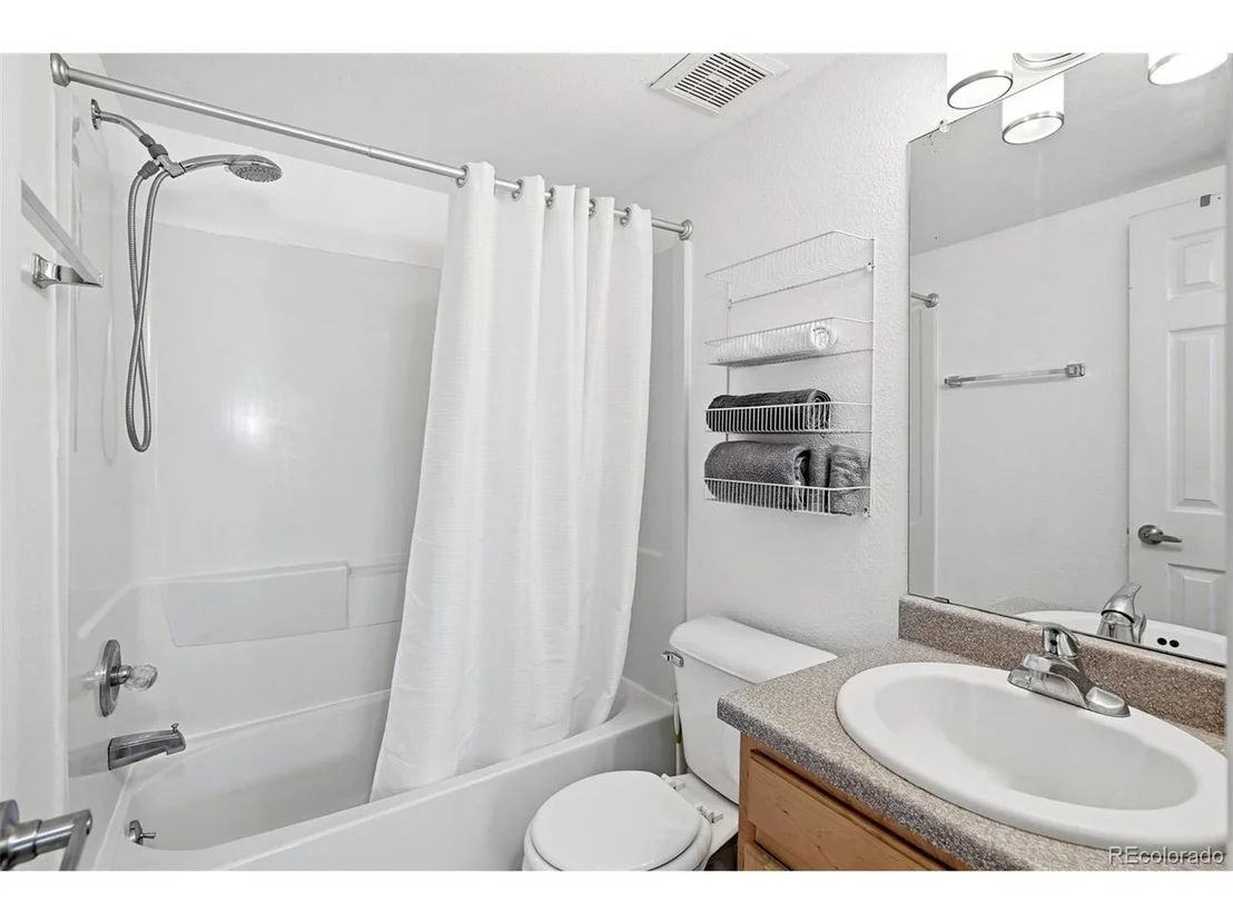 Photo of Unit 206 at 1405 Broadway