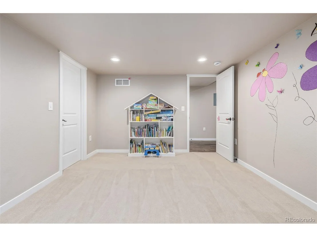 Photo of 215 Dee Rd