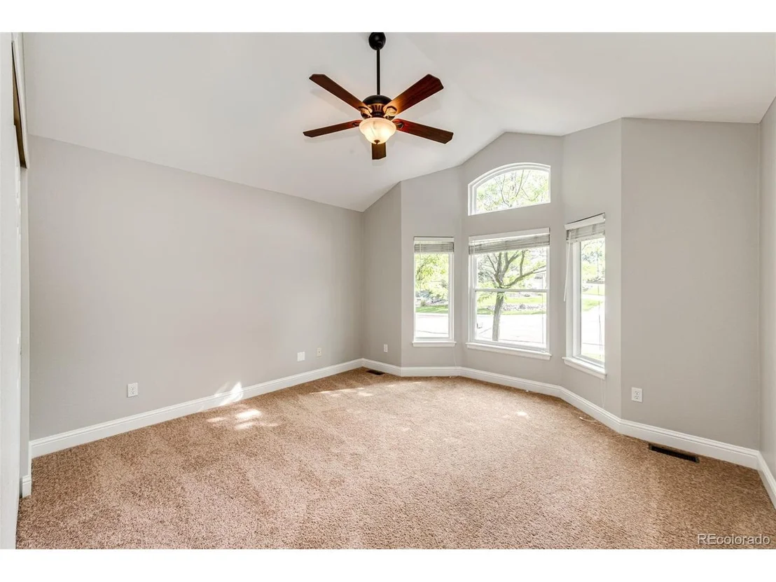 Photo of 389 Shoreham Cir